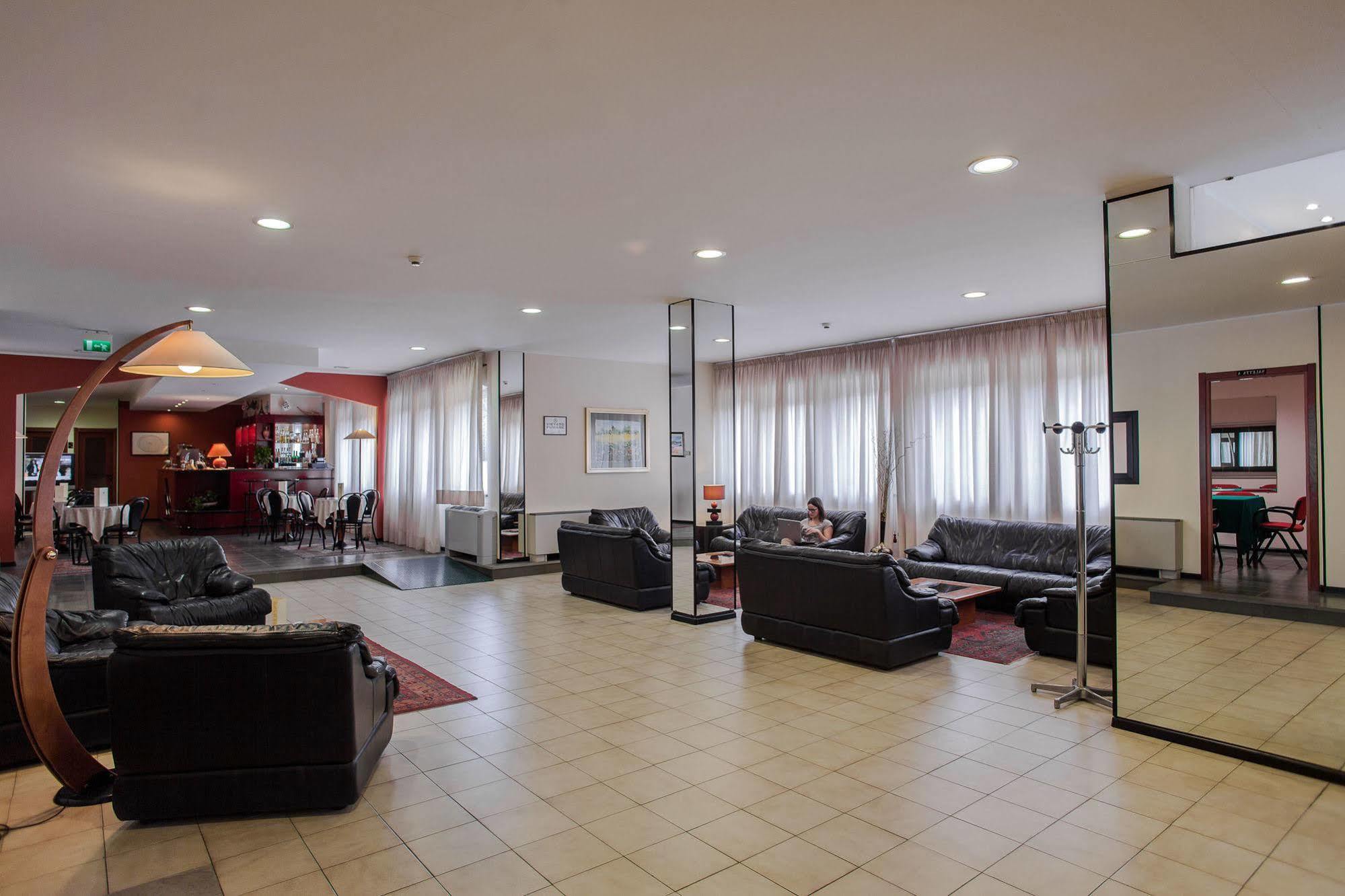 Hotel Quadrifoglio Cagliari Esterno foto