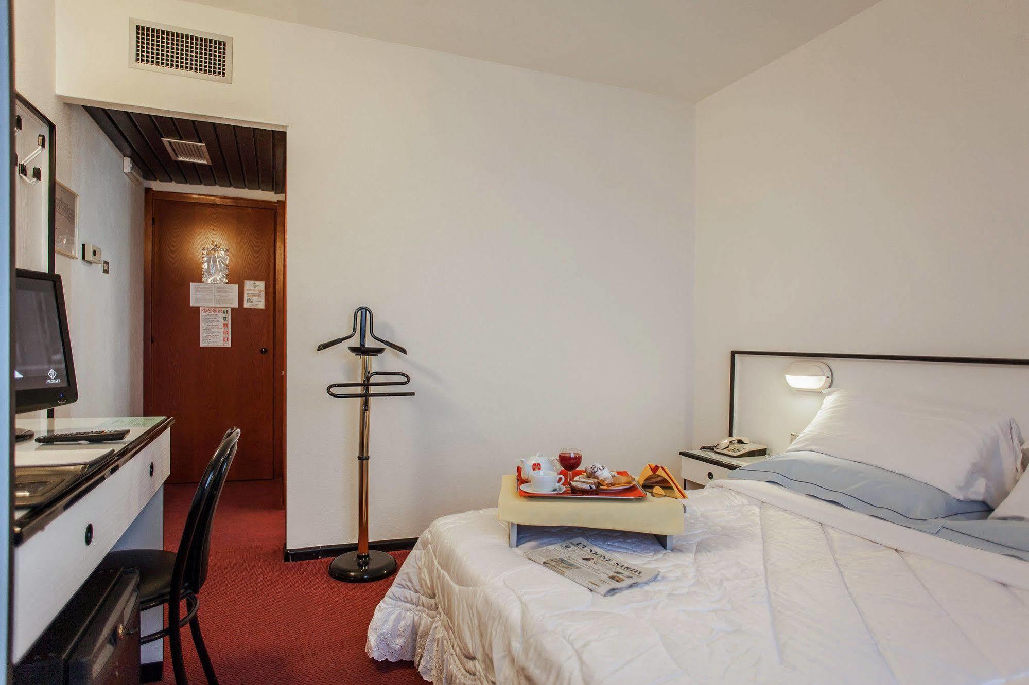 Hotel Quadrifoglio Cagliari Esterno foto