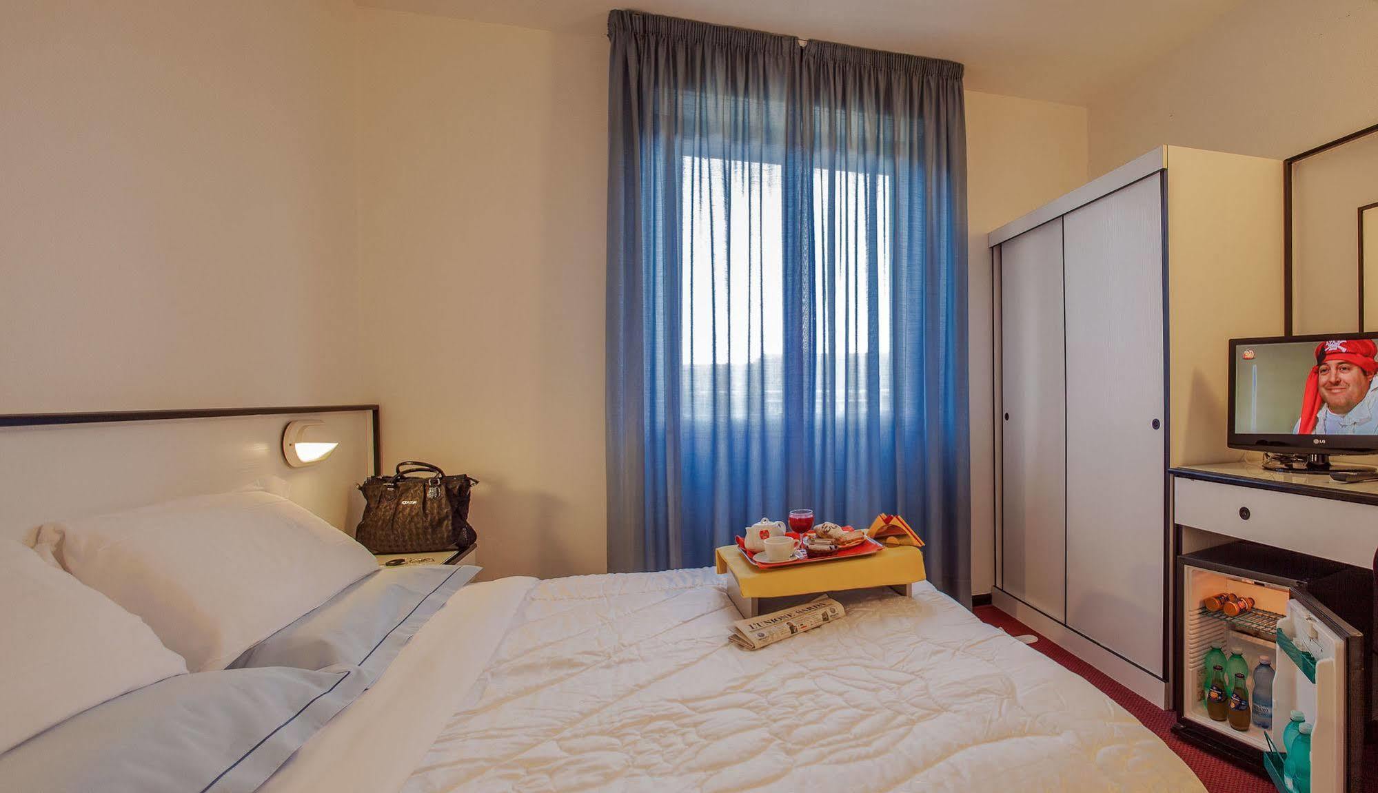 Hotel Quadrifoglio Cagliari Esterno foto